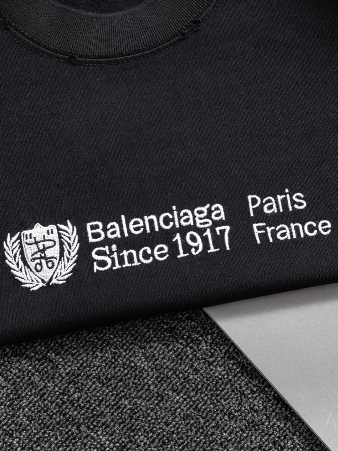 P100✨🔥 [BALENCIAGA] 2026FW short-sleeved T-shirt Premium 26s double yarn 300g fabric embroidery fraying process Color: Black White Green Size: S M L XL 2XL